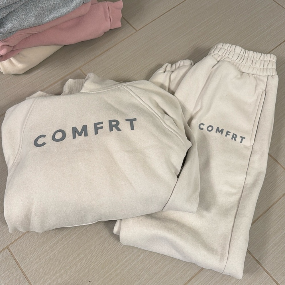 Comfrt sweatsuit🤍